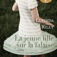 La jeune fille sur la falaise