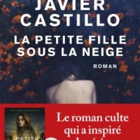 La petite fille sous la neige