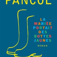 La mariée portait des bottes jaunes